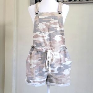 WallFlower - Washed-up Army Design Overall Shorts Size: Medium
